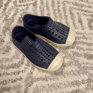 Native Toddler Navy Slip-On Water Shoes with White Toe Cap Size 7 baby